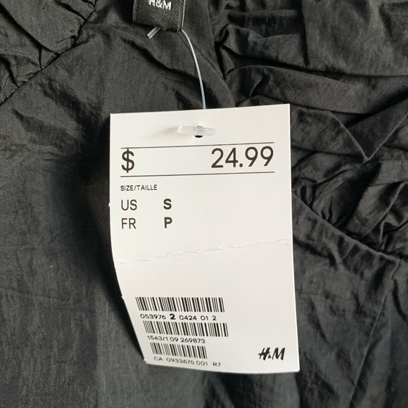 💕H&M cropped puff sleeve top in black💕 - Picture 3 of 3